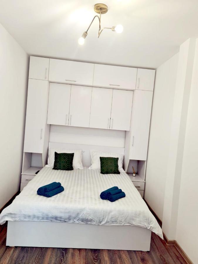 Christopher Apartment Орадеа Екстериор снимка