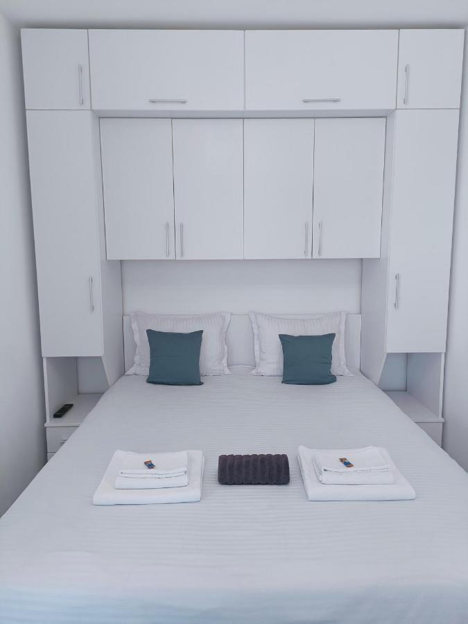 Christopher Apartment Орадеа Екстериор снимка